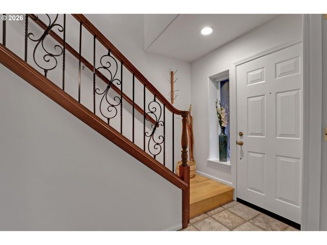 524 Ne BRIDGETON Rd, Portland, OR 97211