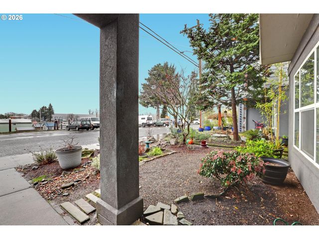 524 Ne BRIDGETON Rd, Portland, OR 97211