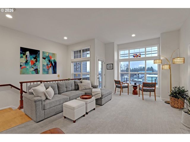 524 Ne BRIDGETON Rd, Portland, OR 97211