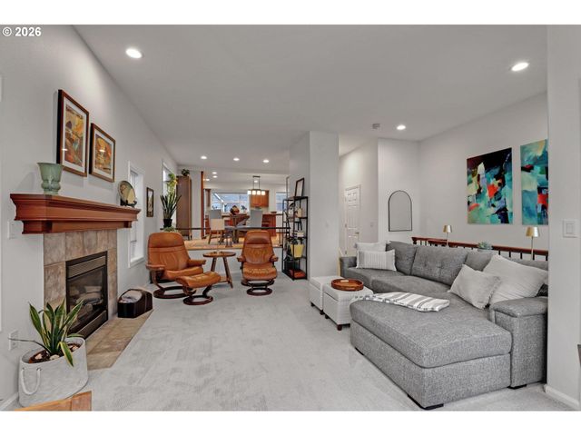 524 Ne BRIDGETON Rd, Portland, OR 97211