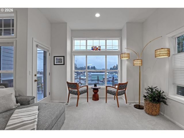 524 Ne BRIDGETON Rd, Portland, OR 97211