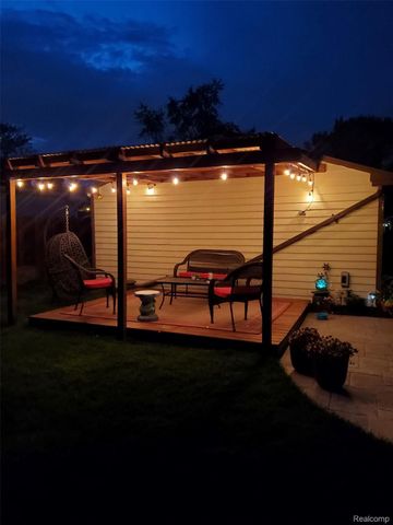 19510 Stafford Street, Clinton Charter Township, MI 48035