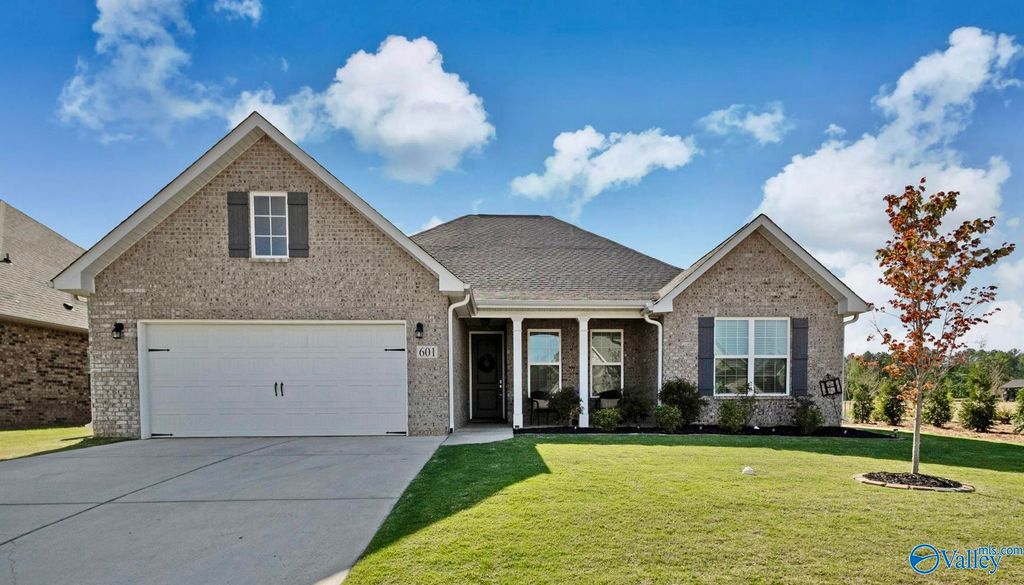 601 SE Ronnie Drive, Hartselle, AL 35640
