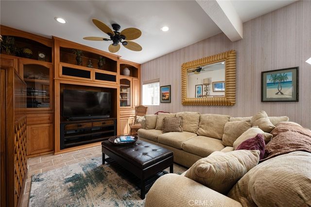 327 Onyx, Newport Beach, CA 92662