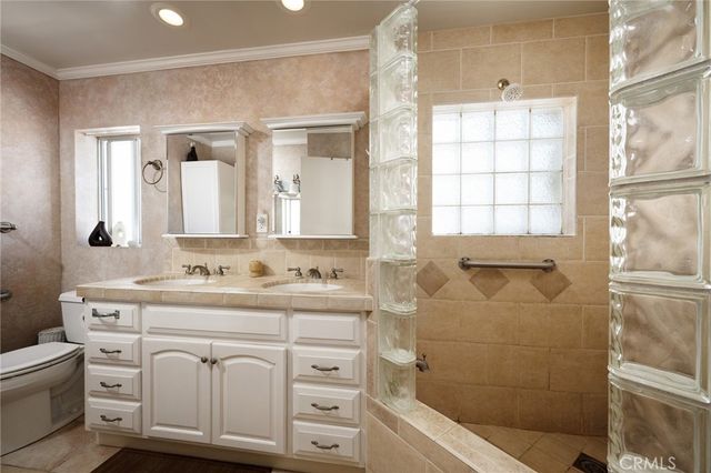 327 Onyx, Newport Beach, CA 92662