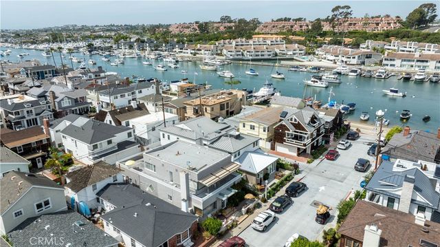 327 Onyx, Newport Beach, CA 92662