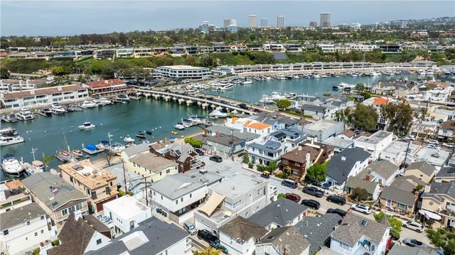 327 Onyx, Newport Beach, CA 92662