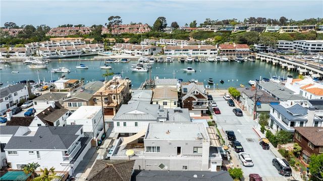 327 Onyx, Newport Beach, CA 92662