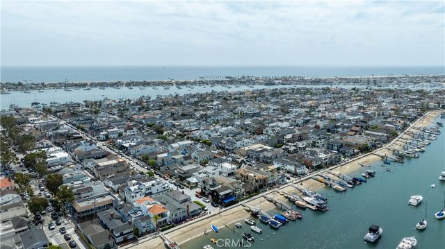 327 Onyx, Newport Beach, CA 92662