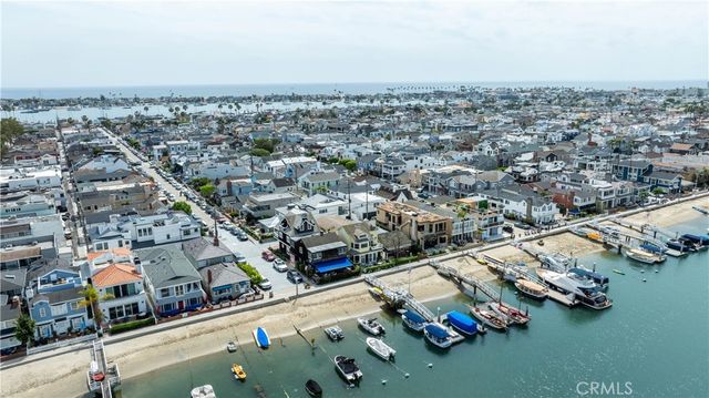 327 Onyx, Newport Beach, CA 92662