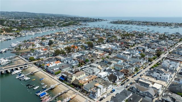 327 Onyx, Newport Beach, CA 92662