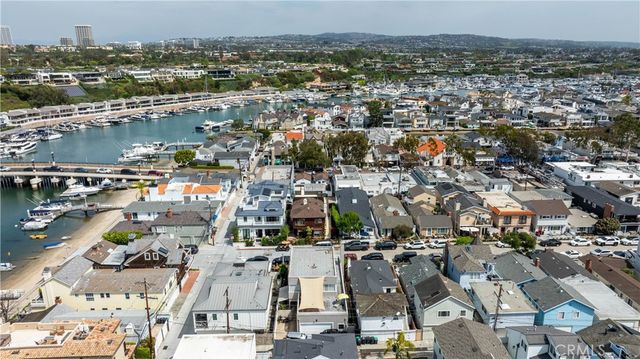 327 Onyx, Newport Beach, CA 92662