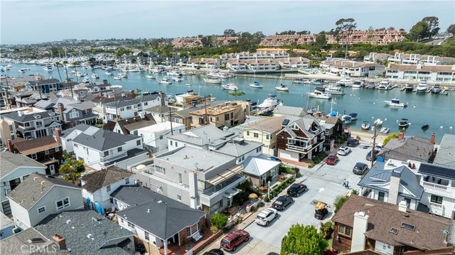 327 Onyx, Newport Beach, CA 92662