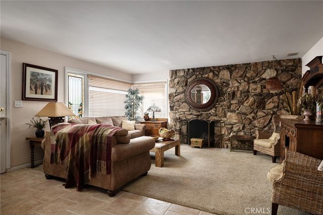 327 Onyx, Newport Beach, CA 92662