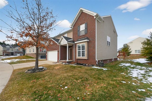 59684 Twin Pines Drive, New Hudson, MI 48165