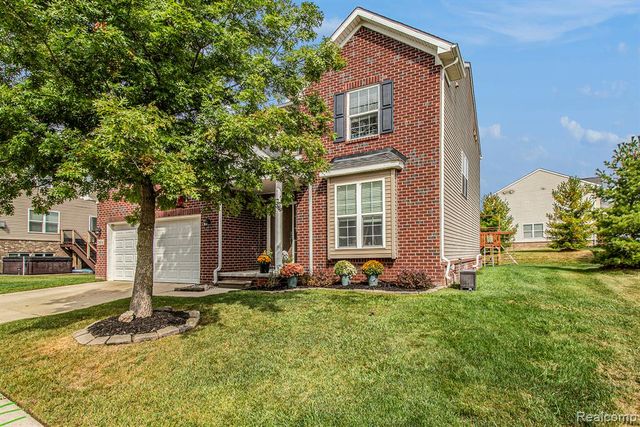 59684 Twin Pines Drive, New Hudson, MI 48165