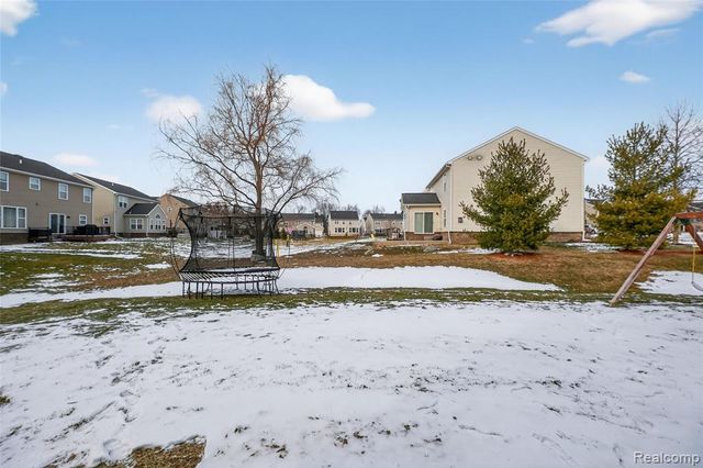 59684 Twin Pines Drive, New Hudson, MI 48165