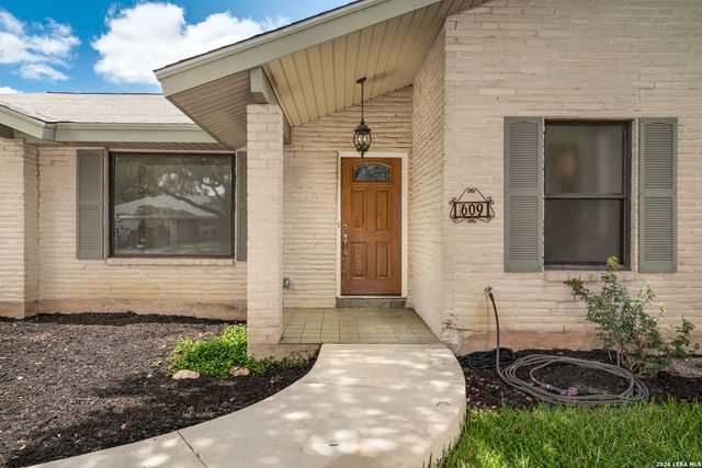609 Moorside, Windcrest, TX 78239