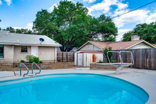 609 Moorside, Windcrest, TX 78239
