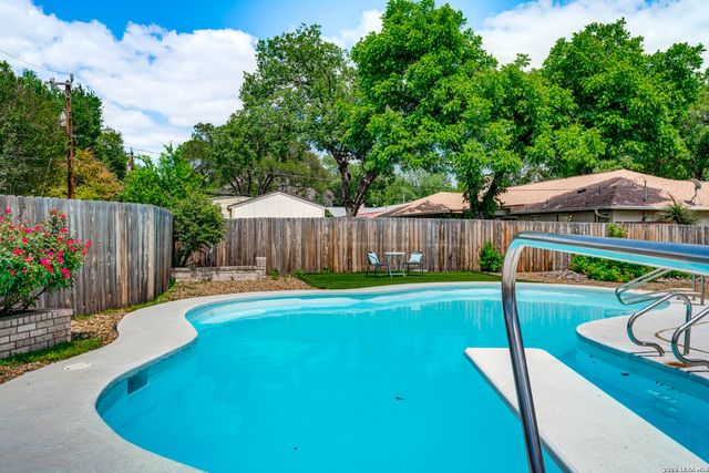 609 Moorside, Windcrest, TX 78239
