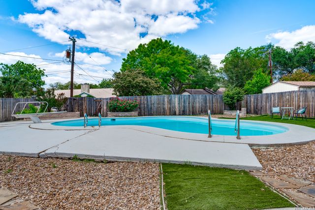 609 Moorside, Windcrest, TX 78239