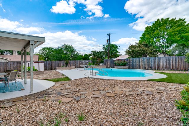 609 Moorside, Windcrest, TX 78239