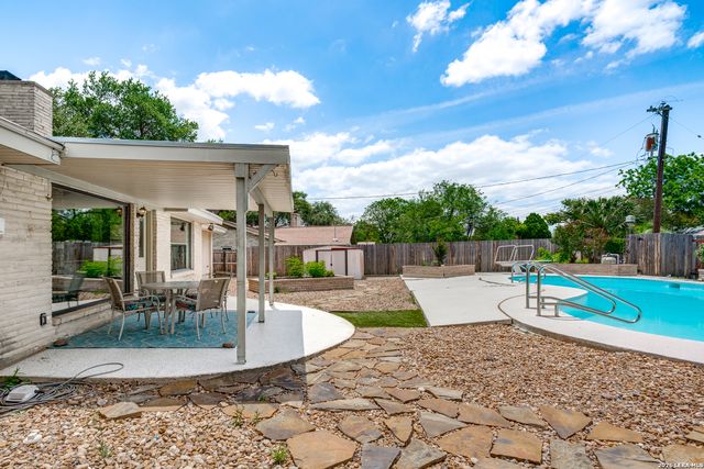 609 Moorside, Windcrest, TX 78239