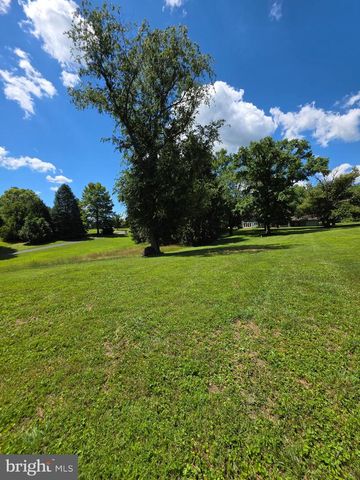 BLENHEIM RD, Phoenix, MD 21131