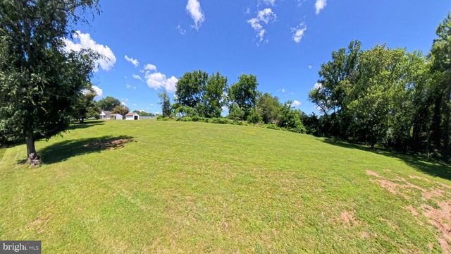 BLENHEIM RD, Phoenix, MD 21131