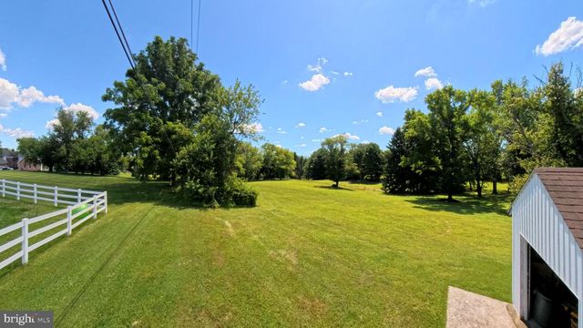 BLENHEIM RD, Phoenix, MD 21131