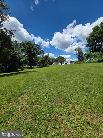 BLENHEIM RD, Phoenix, MD 21131