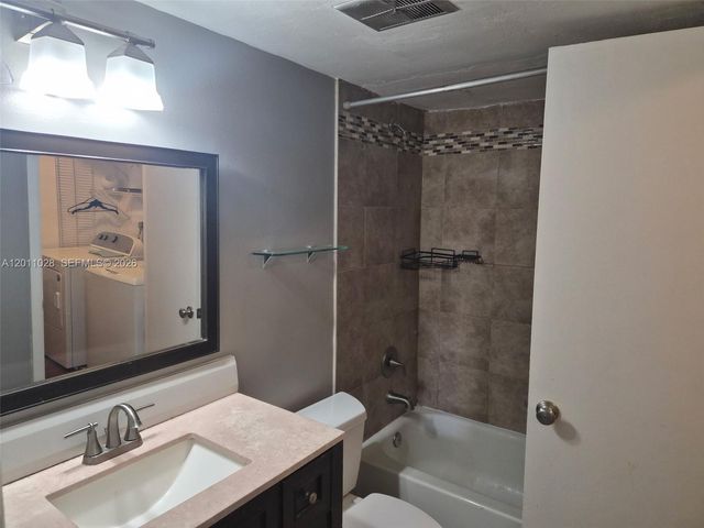 7175 Orange Drive 203H, Davie, FL 33314