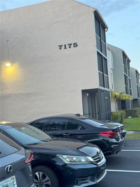 7175 Orange Drive 203H, Davie, FL 33314