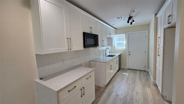 7318 La Salette Street B, Houston, TX 77021