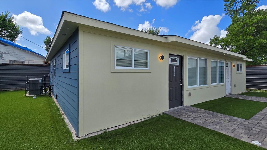 7318 La Salette Street B, Houston, TX 77021