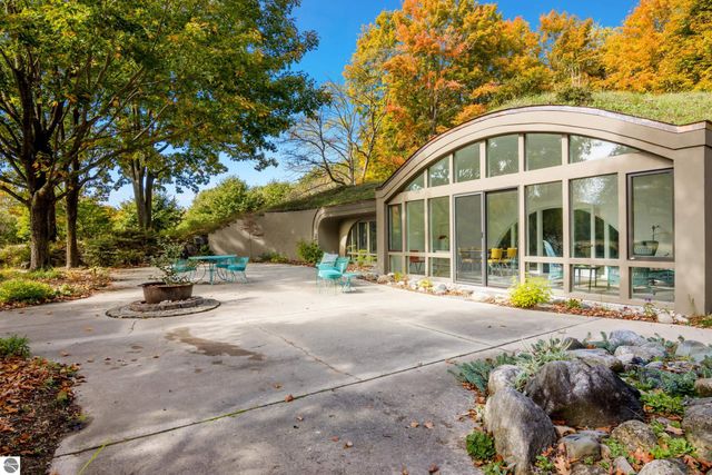 2488 W Trumbull Road, Maple City, MI 49664