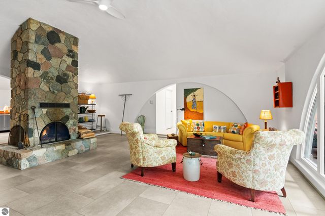 2488 W Trumbull Road, Maple City, MI 49664