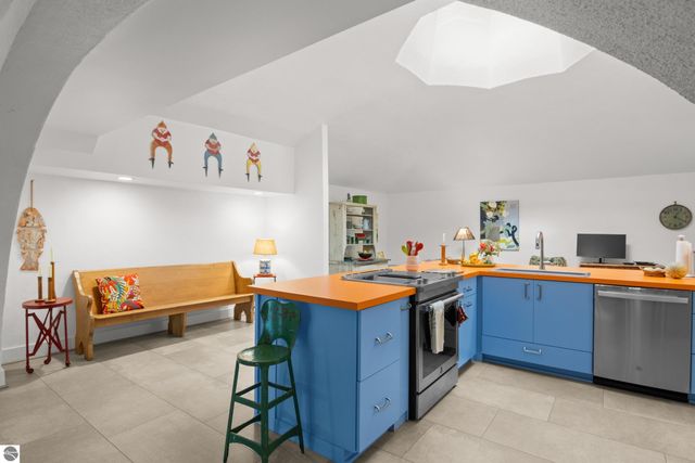 2488 W Trumbull Road, Maple City, MI 49664