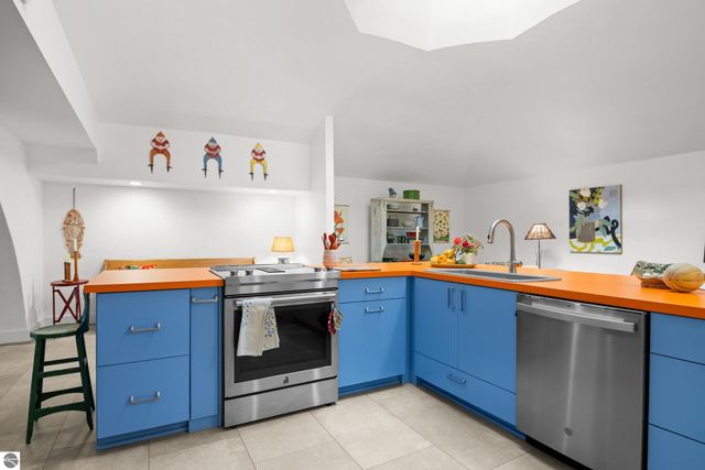 2488 W Trumbull Road, Maple City, MI 49664