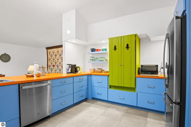 2488 W Trumbull Road, Maple City, MI 49664