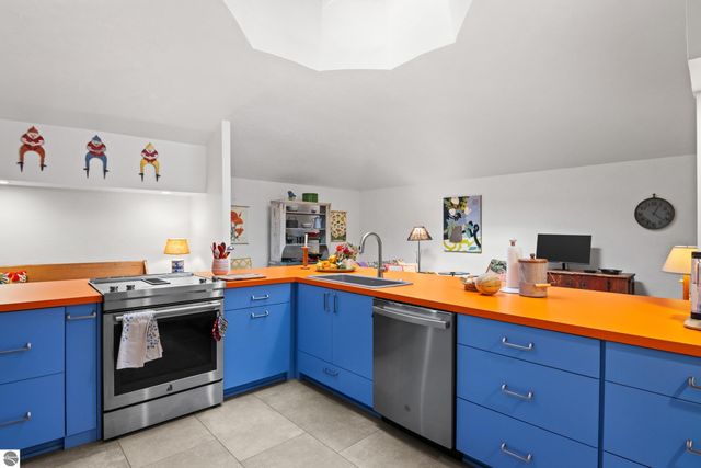 2488 W Trumbull Road, Maple City, MI 49664