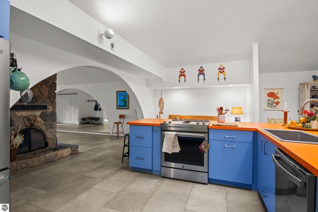 2488 W Trumbull Road, Maple City, MI 49664