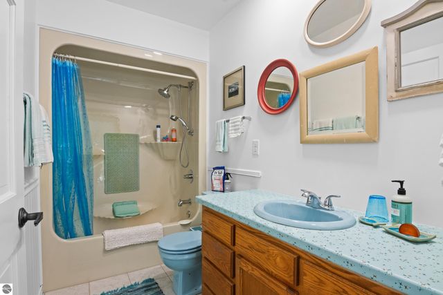 2488 W Trumbull Road, Maple City, MI 49664