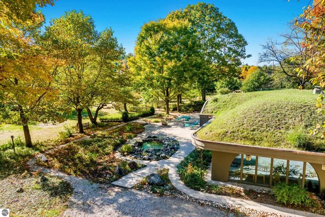 2488 W Trumbull Road, Maple City, MI 49664