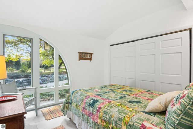 2488 W Trumbull Road, Maple City, MI 49664