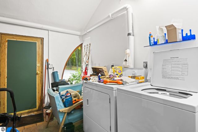 2488 W Trumbull Road, Maple City, MI 49664