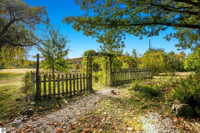 2488 W Trumbull Road, Maple City, MI 49664