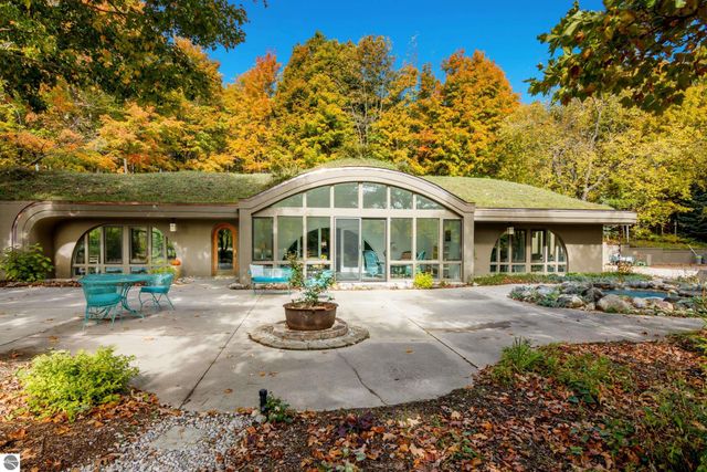 2488 W Trumbull Road, Maple City, MI 49664