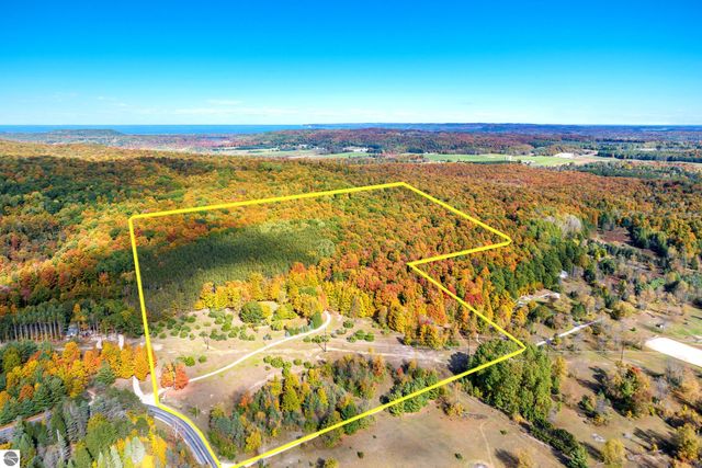 2488 W Trumbull Road, Maple City, MI 49664