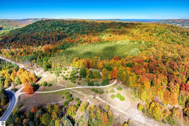 2488 W Trumbull Road, Maple City, MI 49664